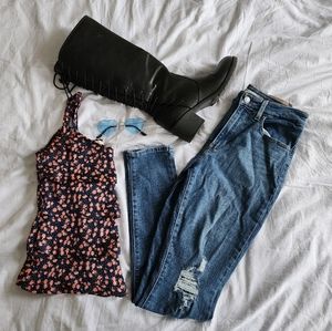 Ripped Levi Highrise Skinny Jeans